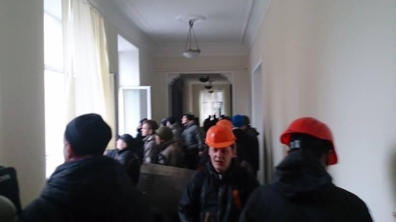 В Харькове начались массовые беспорядки: есть пострадавшие
