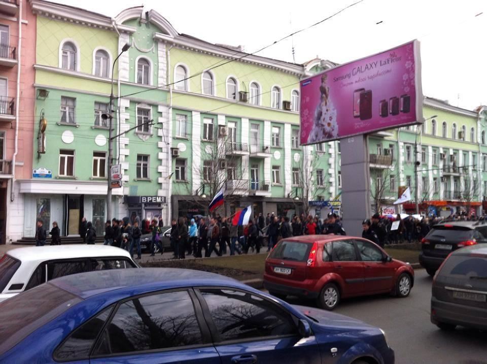 Проросійські активісти підняли на флагштоку Донецької ОДА прапор РФ