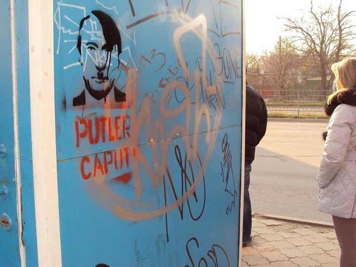 У Сімферополі з'явилися графіті із зображенням Путіна: "Putler Caput"