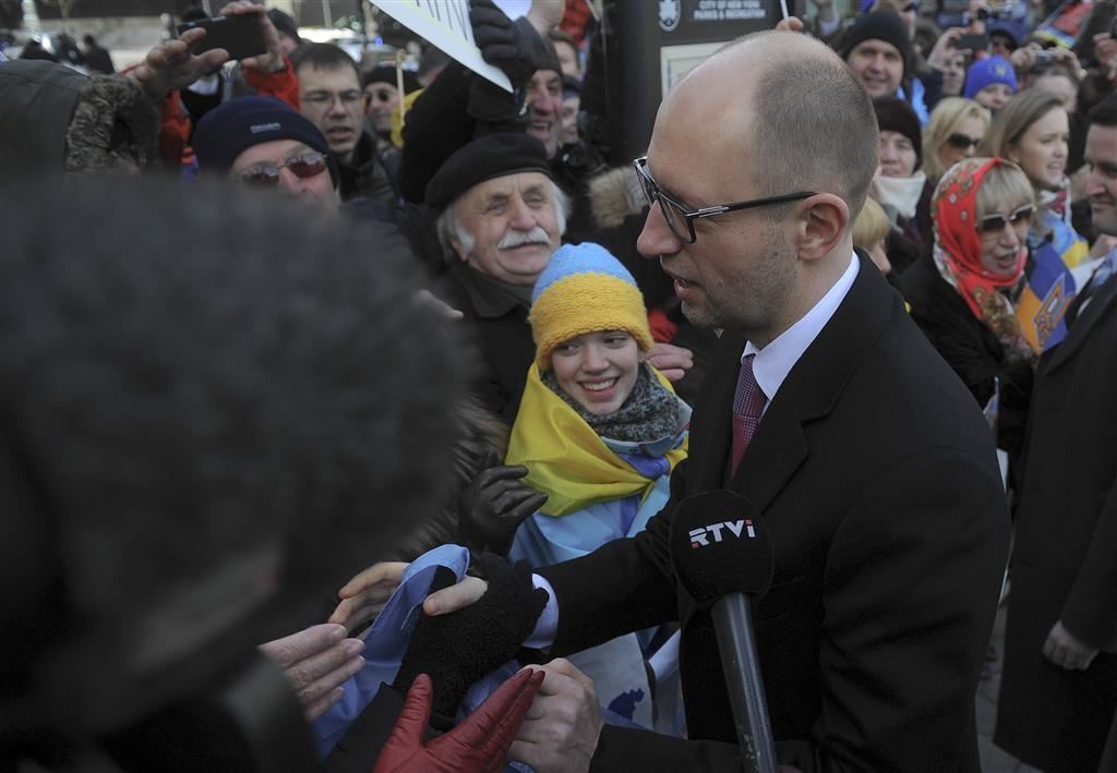 Яценюк в Нью-Йорке встретился с активистами местного Майдана