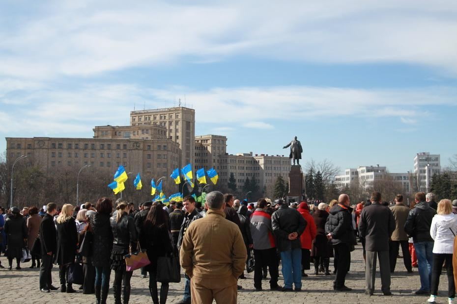 У Харкові Кернеса підтримали комунальники з прапорами України і георгіївськими стрічками