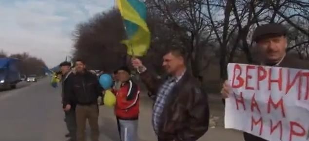 Кримські татари захищають цілісність України "живим ланцюгом"