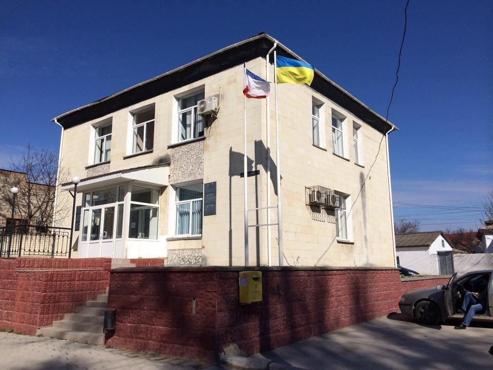 Пророссийские активисты зазывают крымчан на референдум в городе, отказавшемся  от его проведения