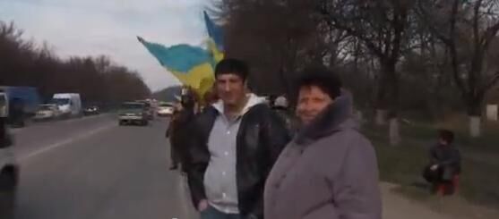 Крымские татары защищают целостность Украины "живой цепью"
