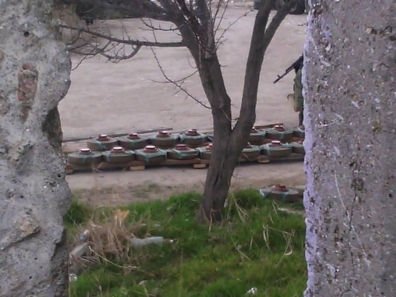Військові РФ прибрали міни біля української частини у Феодосії