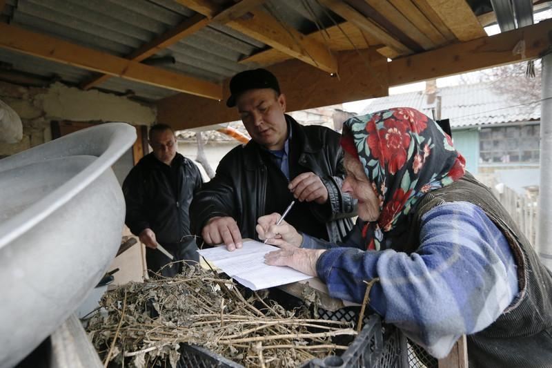 Крымчане в ходе референдума массово голосуют на дому