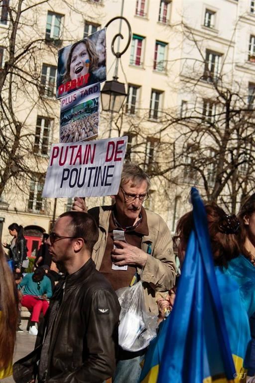 Українці Франції протестували в Парижі проти агресії РФ у Криму
