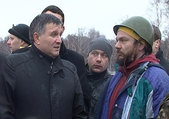 За день работы в вербовочные службы обратились 4 тыс. украинцев – Аваков