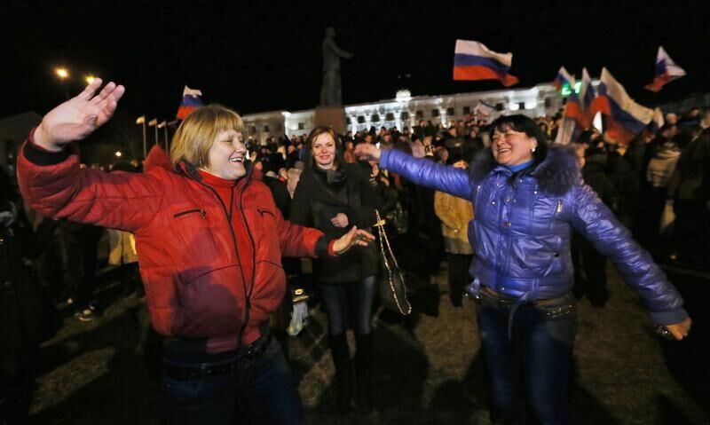 У Криму відсвяткували референдум салютом, сьогодні - вихідний