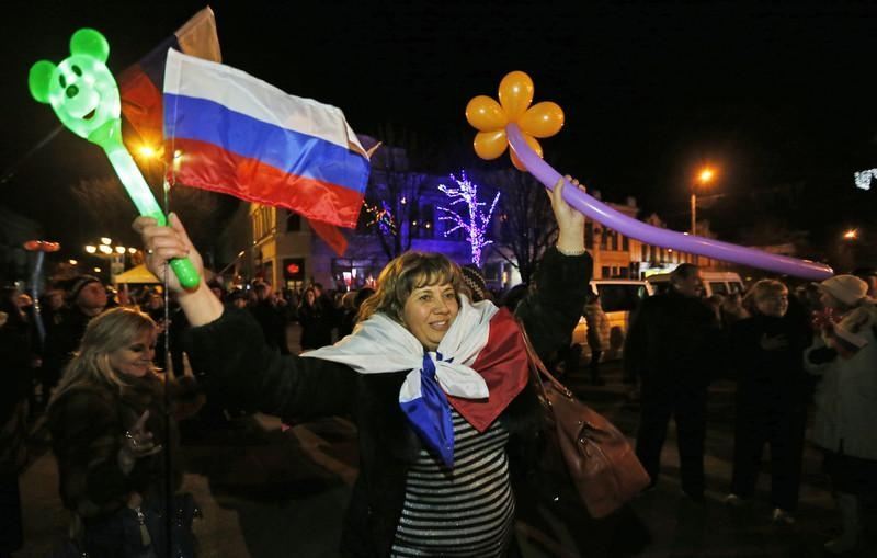В Крыму отпраздновали референдум салютом, сегодня - выходной