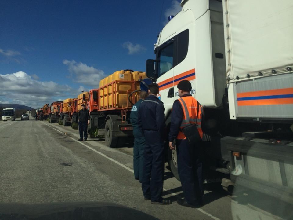 В Севастополь едет автоколонна из РФ: фуры, автобусы, пожарные и мусороуборочные машины