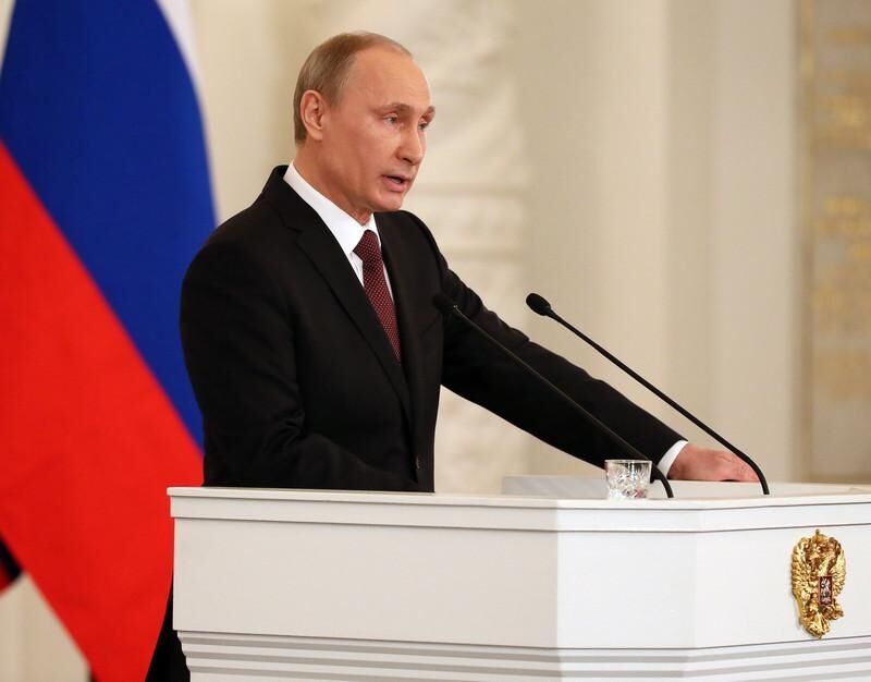 Путин и крымские самозванцы подписали договор об аннексии Крыма