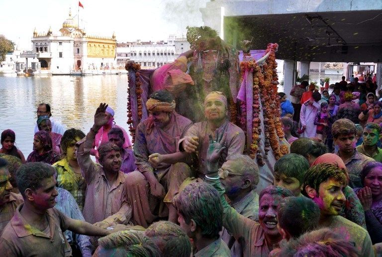 Фестиваль красок и весны в Индии
