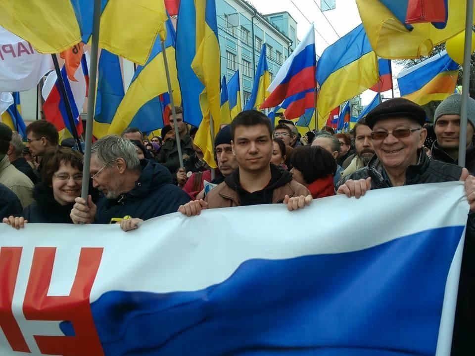За підтримку Маршу миру в Москві звільняють людей - Нємцов