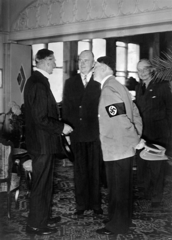 Роковая ошибка Невилла Чемберлена: господа, я привез мир