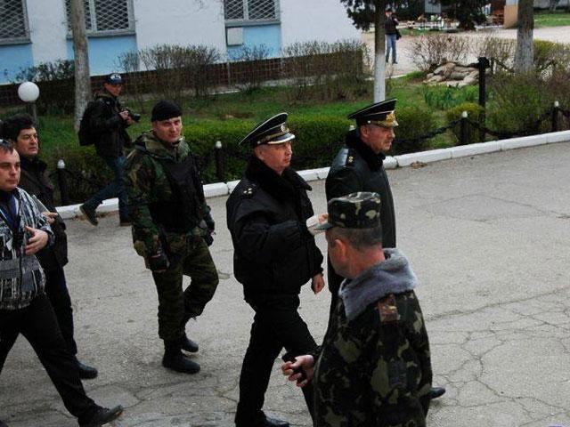 Українські офіцери почали залишати Штаб ВМС України