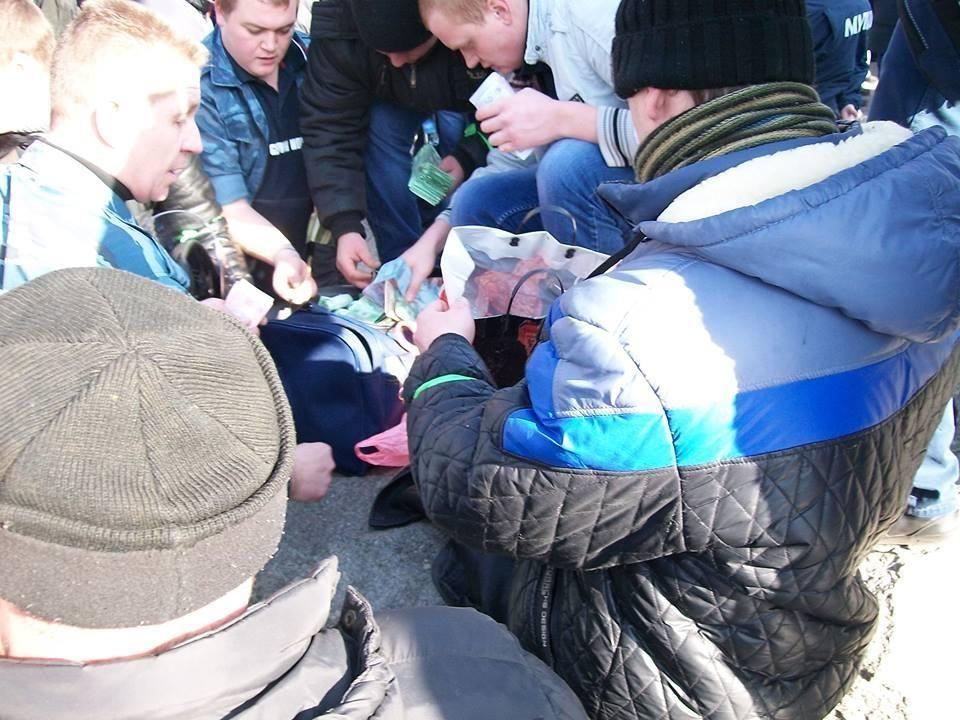 Пророссийские активисты на митинге в Луганске делили сумку с деньгами