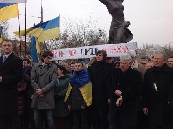 В Николаеве 10 тыс митингующих против путинской агрессии спели гимн Украины