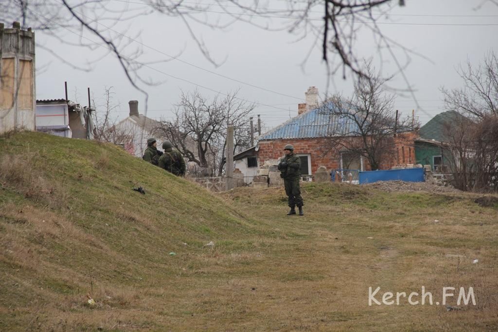 Керченська військова частина оточена солдатами РФ