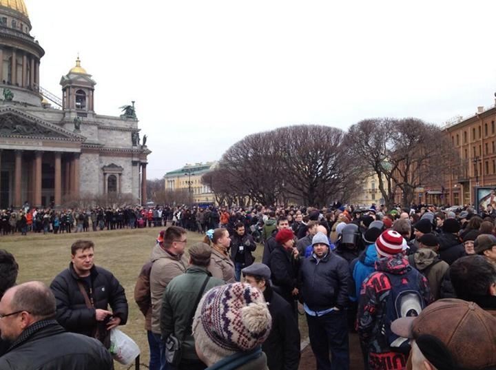 Митинги в Питере и Москве: тех, кто против войны с Украиной, задерживает полиция