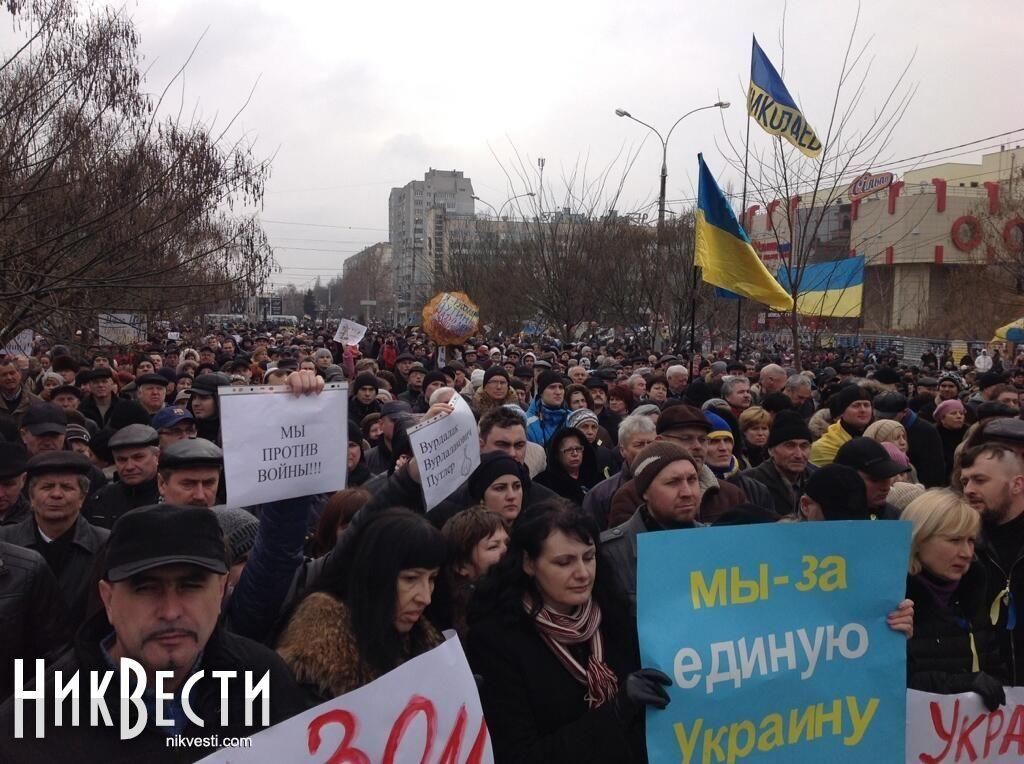В Николаеве 10 тыс митингующих против путинской агрессии спели гимн Украины