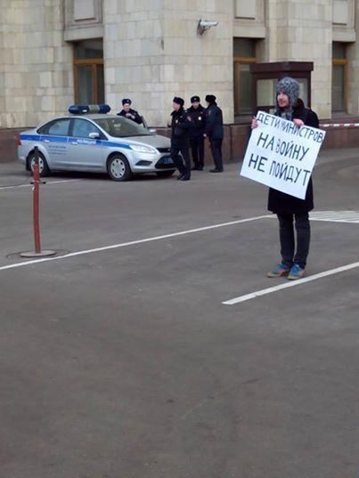 У Москві поліція затримала 15 мітингувальників проти введення військ РФ в Україні