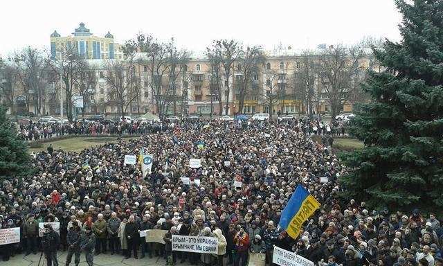 "Крым - это Украина" - тысячи полтавчан вышли на митинг
