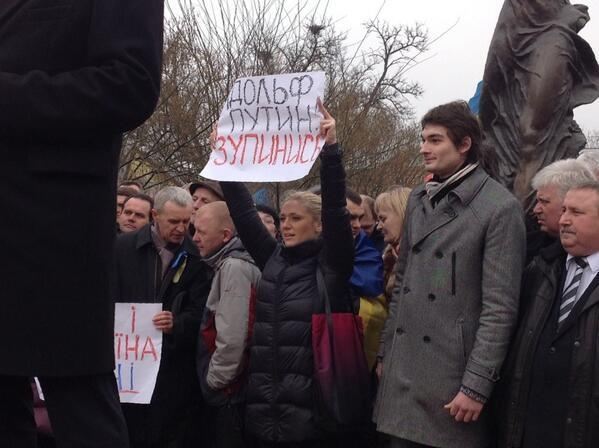 У Миколаєві 10 тис мітингувальників проти путінської агресії заспівали гімн України