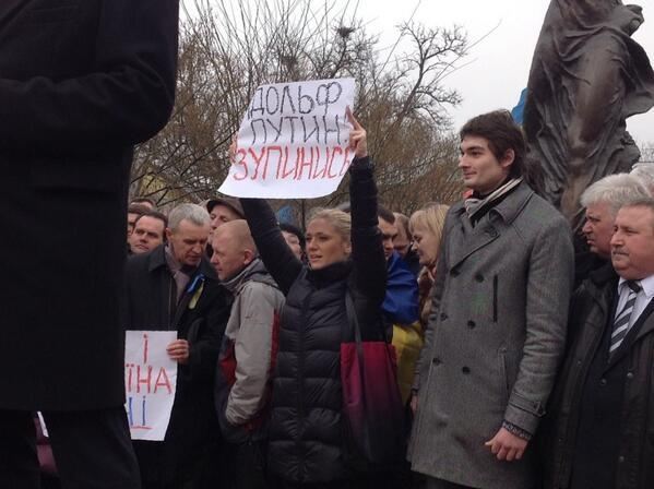 В Николаеве 10 тыс митингующих против путинской агрессии спели гимн Украины