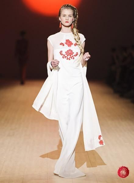 Новичок Ukrainian Fashion Week показала красивейшую коллекцию в национальном стиле