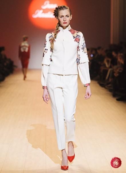 Новичок Ukrainian Fashion Week показала красивейшую коллекцию в национальном стиле