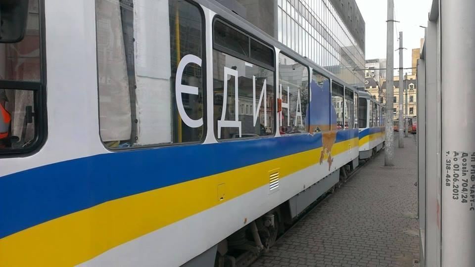 По Днепропетровску ездят патриотические трамваи