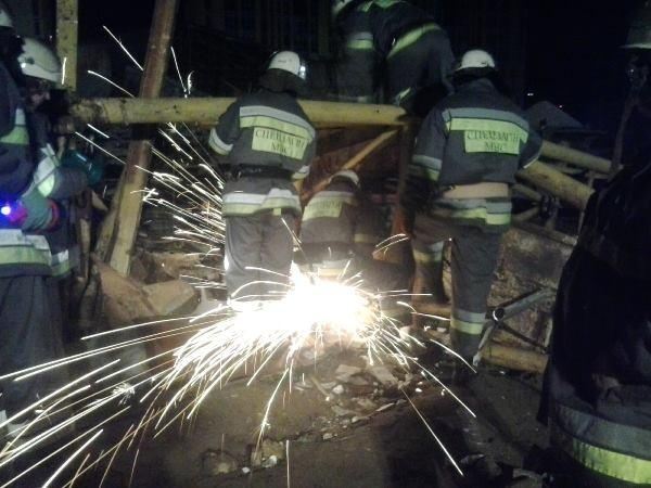 В Киеве рухнул башенный кран, погибла женщина