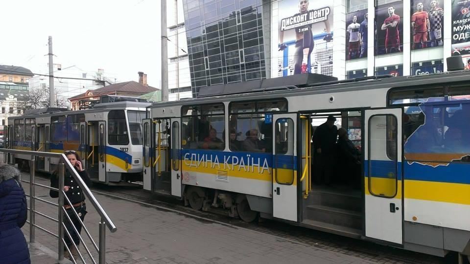 По Дніпропетровську їздять патріотичні трамваї