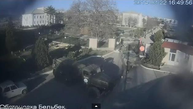 Окупанти штурмують військчастин у Бельбеку, поранений журналіст