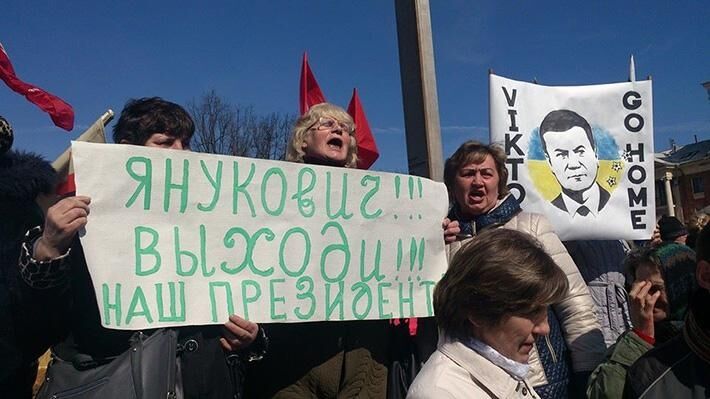 В Донецке и Мариуполе сепаратисты просят Януковича вернуться