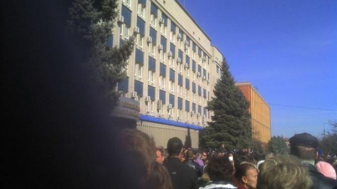 На митинге в Луганске сепаратисты требуют отпустить Клинчаева