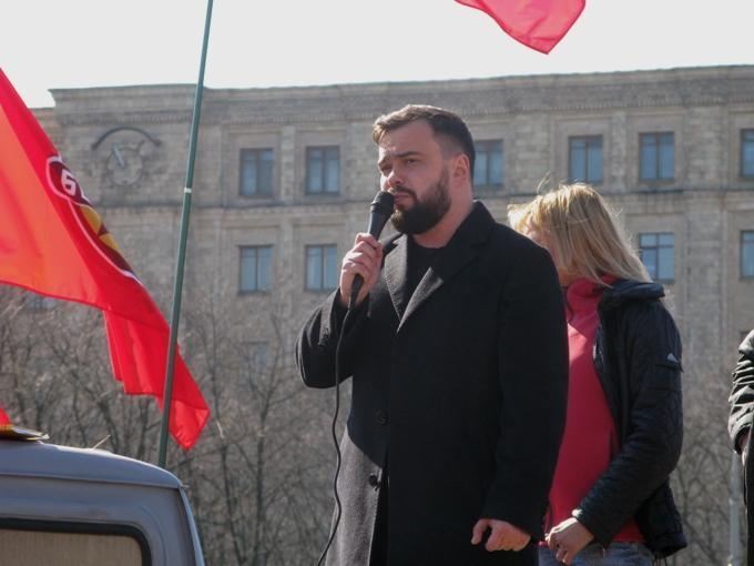 В Харькове сепаратисты требуют разоружить "Правый сектор"
