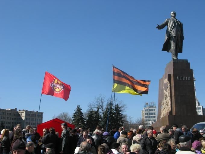 В Харькове сепаратисты требуют разоружить "Правый сектор"