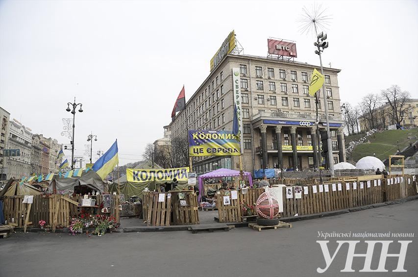На Майдані Незалежності активісти посадили город і хочуть завести свиней