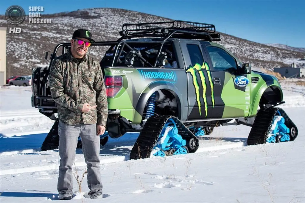 Кен Блок и Ford F-150 RaptorTRAX. (Ford Motor Company)