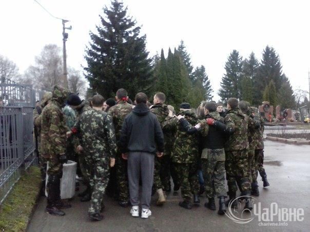 В Ривне подозревают, что в кортеже Яроша есть автомобиль сына Януковича 