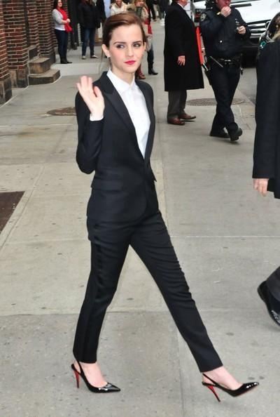 Эмма Уотсон в строгом, но очень секси брючном костюме