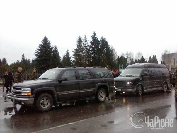 В Ривне подозревают, что в кортеже Яроша есть автомобиль сына Януковича 