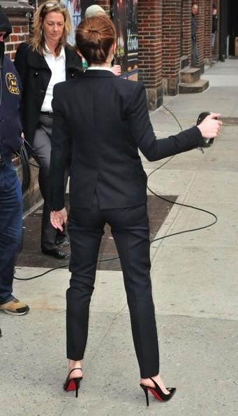 Эмма Уотсон в строгом, но очень секси брючном костюме