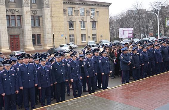 У Луганську 800 міліціонерів мовчки підтримали Авакова