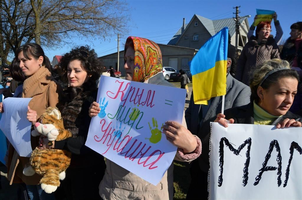 Кримські жінки вийшли на мітинг проти російської агресії. Фоторепортаж