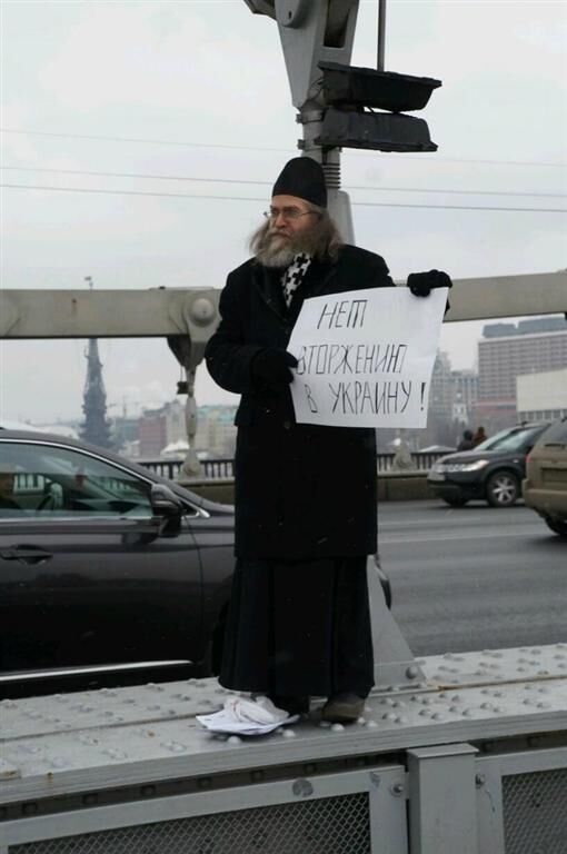 Российский священник в Москве протестовал против войны в Украине