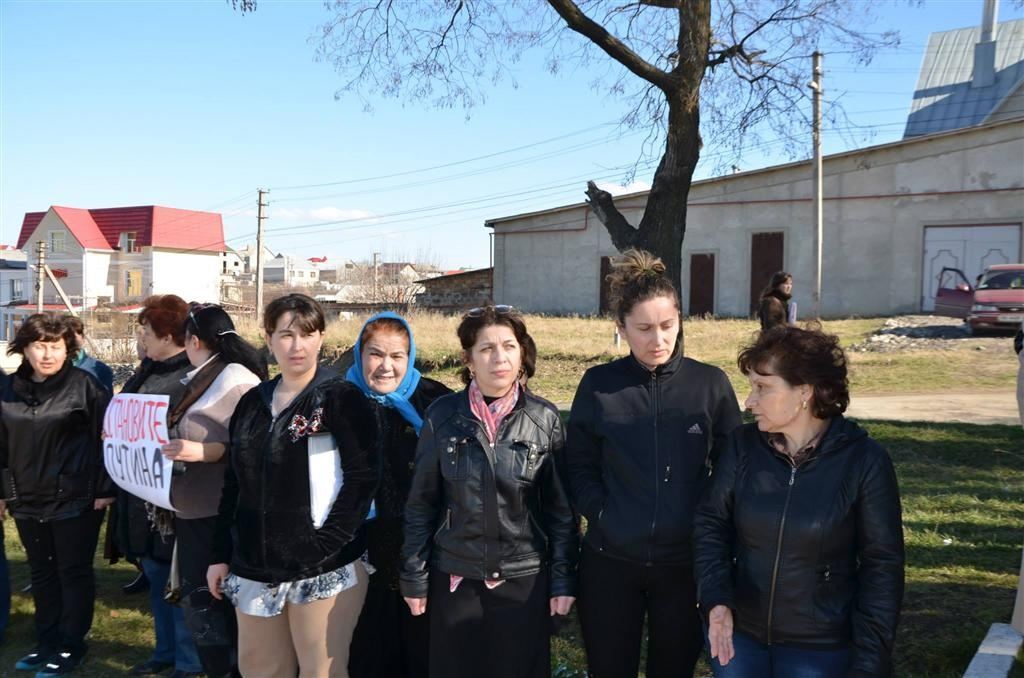 Крымские женщины вышли на митинг против российской агрессии. Фоторепортаж