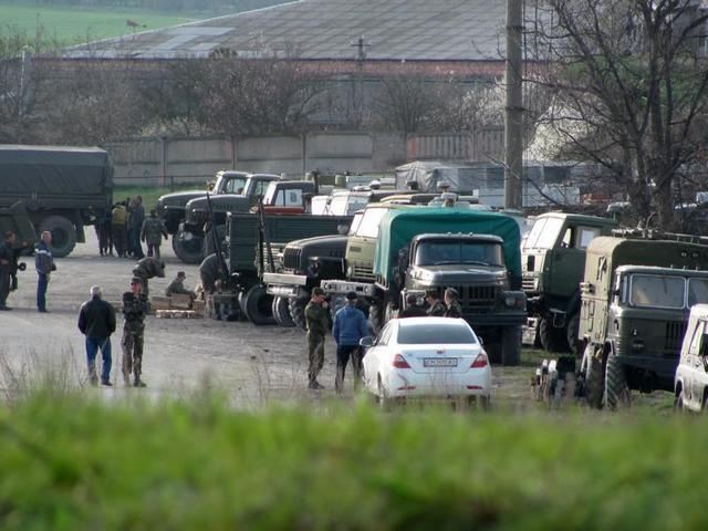 Российские оккупанты препятствуют вывозу военной техники из Крыма